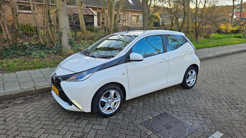 Toyota Aygo zuinige 1.0 vvt-i x-play 5drs 71.789 km ! nl auto