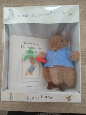 Leuke kraamcadeau: Boek & Knuffel van Pieter Konijn