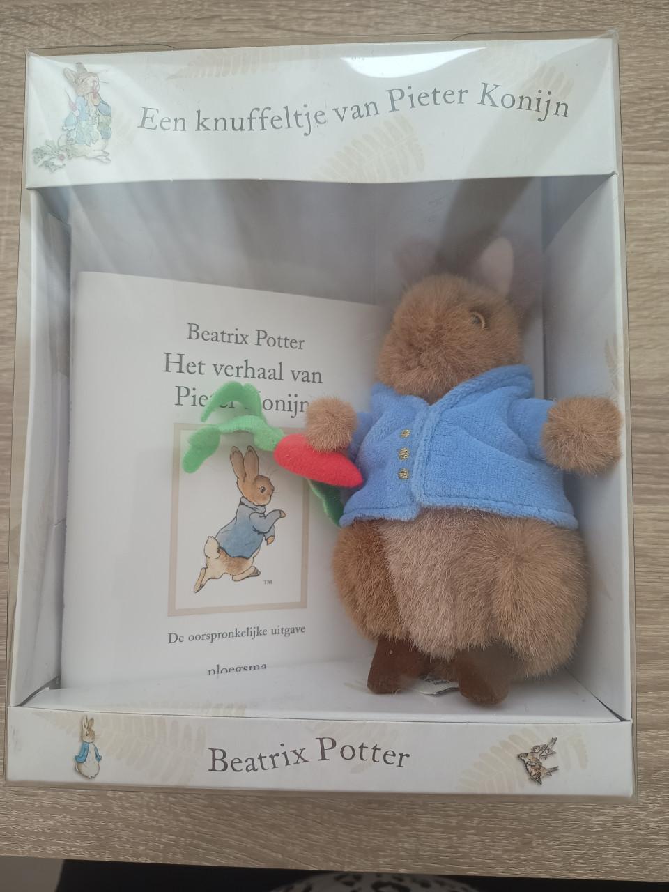 Leuke kraamcadeau: Boek & Knuffel van Pieter Konijn