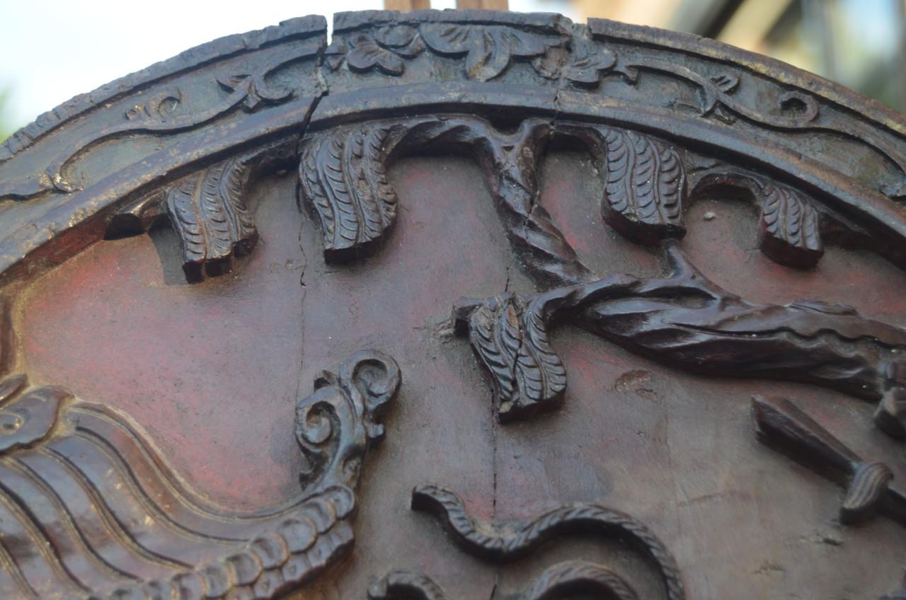 Chinees gestoken rond paneel 'Figuren in een tuin'