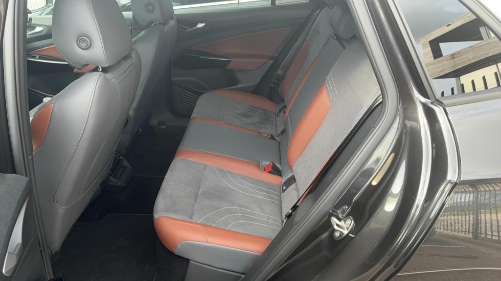 Volkswagen Id.4 first 77 kwh