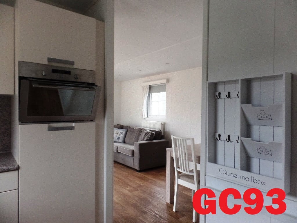 Keurig MAAT chalet met dubbel glas, CV en 2 slaapkamers te koop