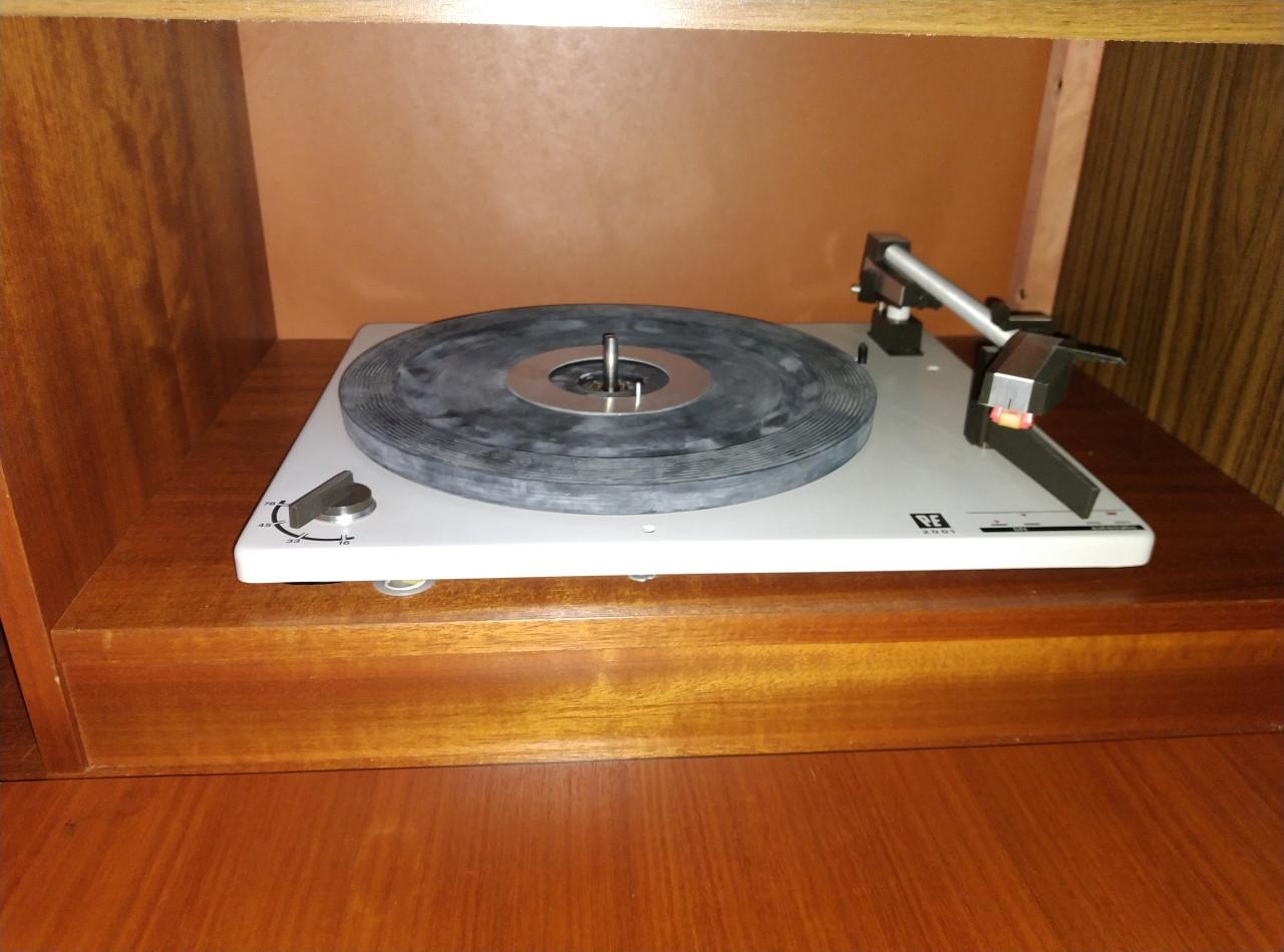 Blauwpunkt radiomeubel