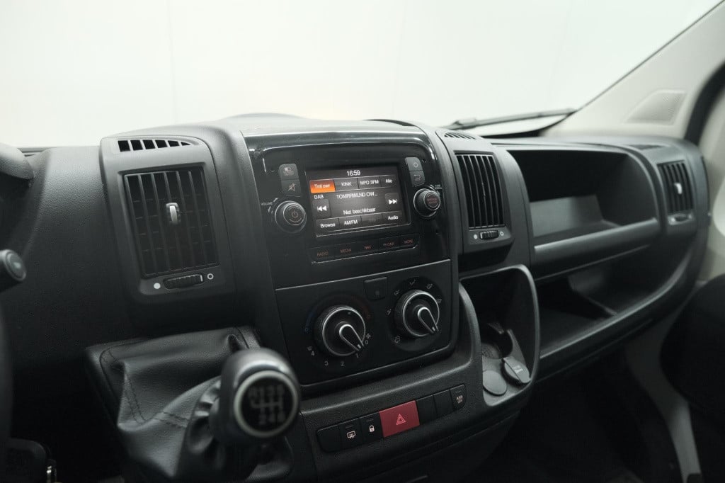 Peugeot Boxer 330 2.2 bluehdi 120 l1h1 premium | trekhaak | camera | betimm
