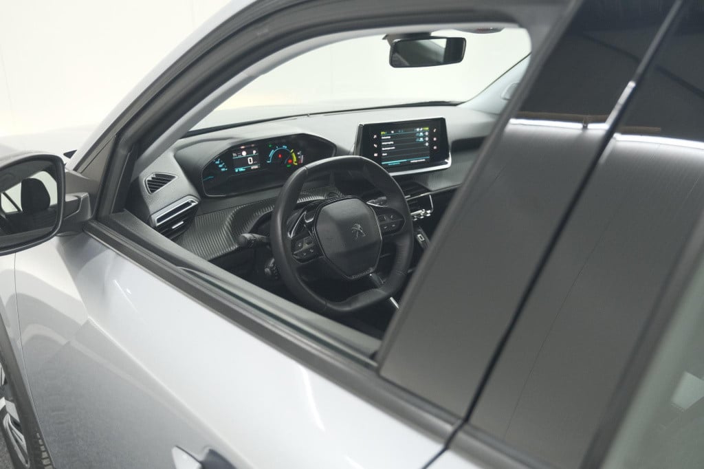 Peugeot E-2008 ev active 50 kwh | camera | navigatie | climate control | ap