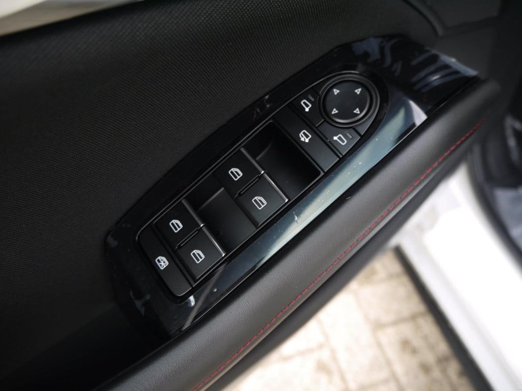 Mazda 3 2.5 e-skyactiv-g m hybrid 140 homura