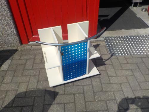 Leuk kastje voor onder de wastafel in vrijwel nieuw staat