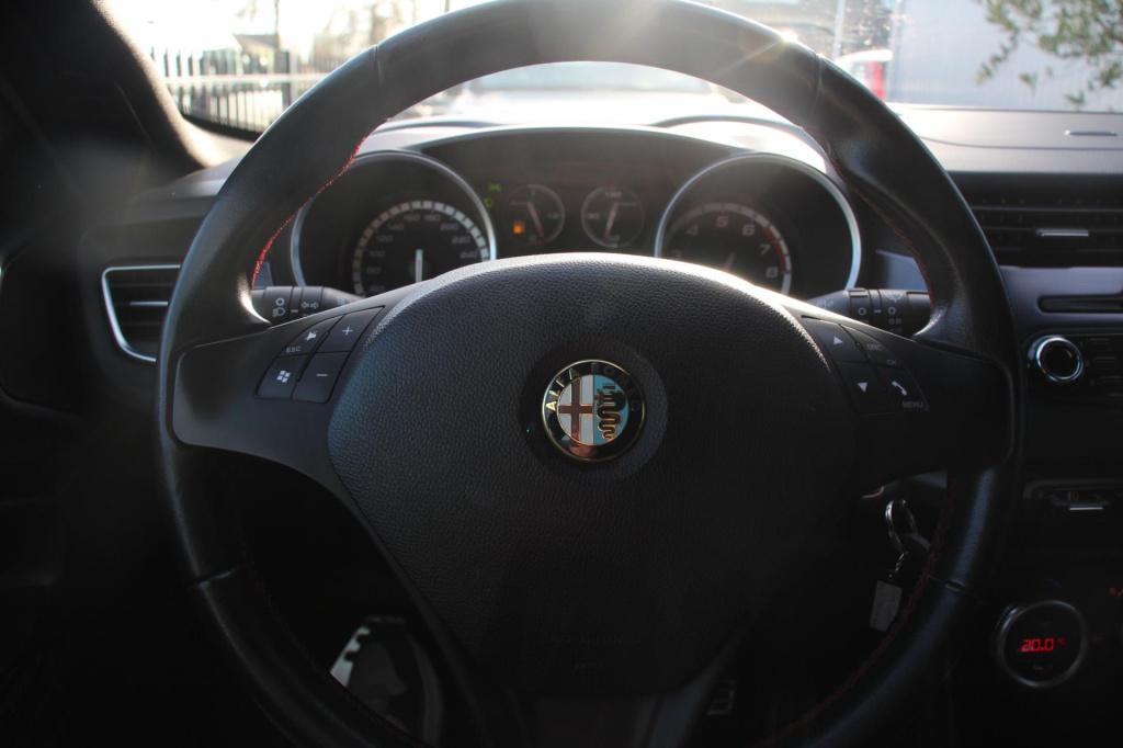 Alfa Romeo Giulietta 1.4 turbo super- sportiva - leer/alcantara - stoelverw