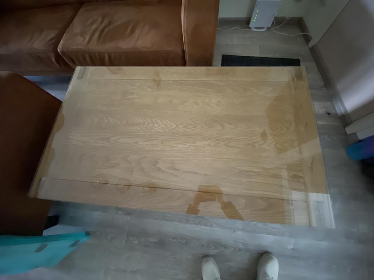 Licht eiken salontafel met glasplaat