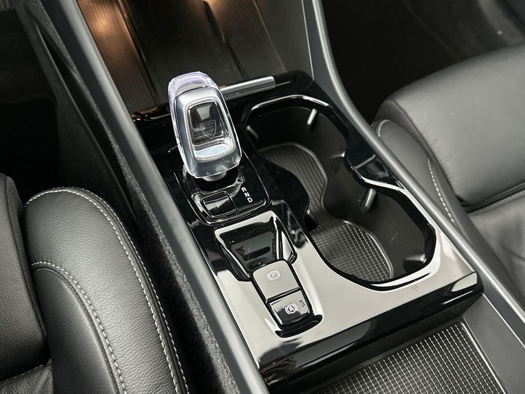 Volvo XC40 t5 262pk recharge ultimate bright| pano| adap.cruise| camera| le