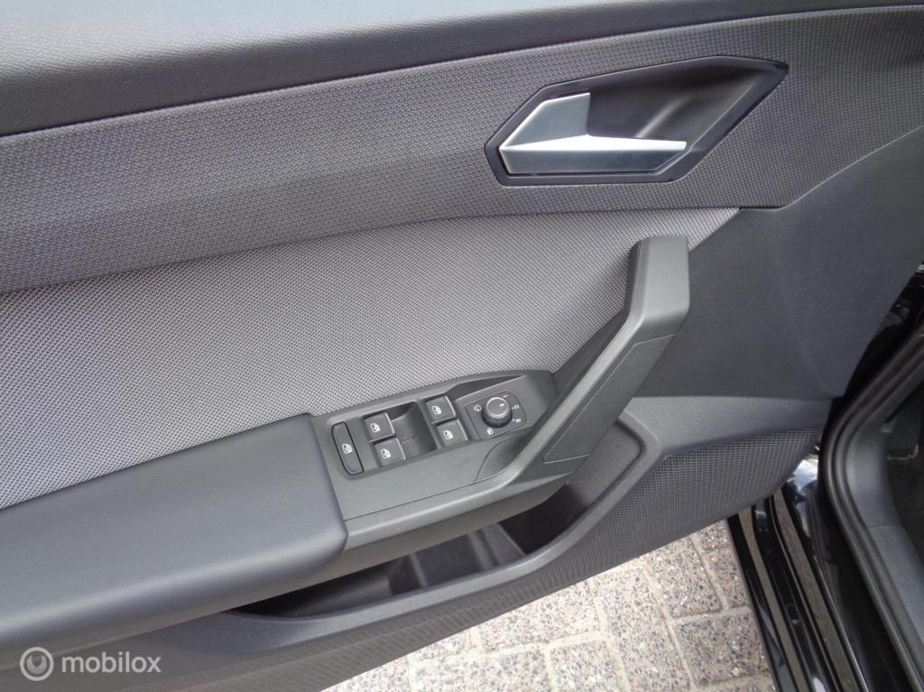 Seat Leon sportstourer 1.5 tsi style business/airco/lm velgen/carplay/pdc/c