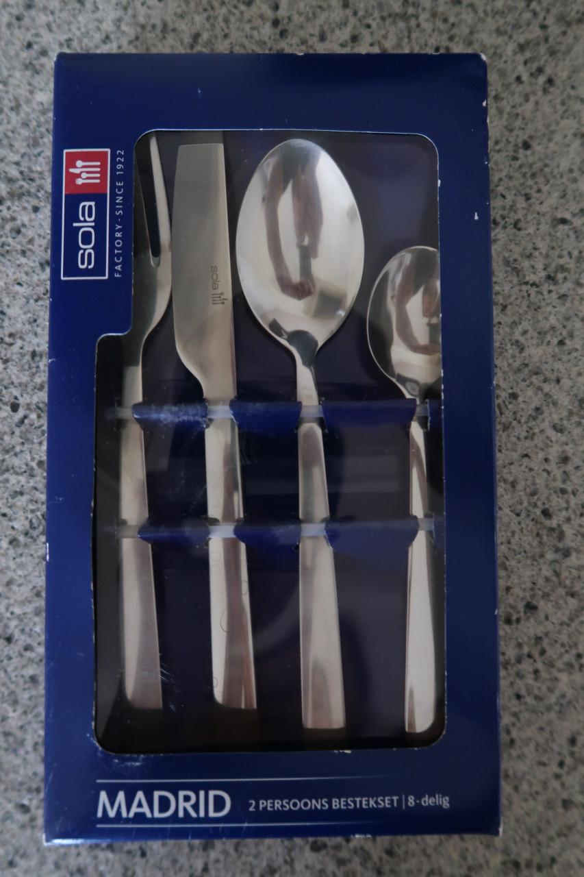 Sola 2 persoons bestekset (8 delig) is nieuw en zit in originele doos