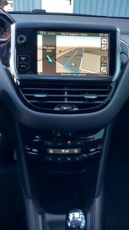 Peugeot 208 1.2 e-VTI Envy AUTOMAAT !!! 5drs 2013 airco-lm velgen