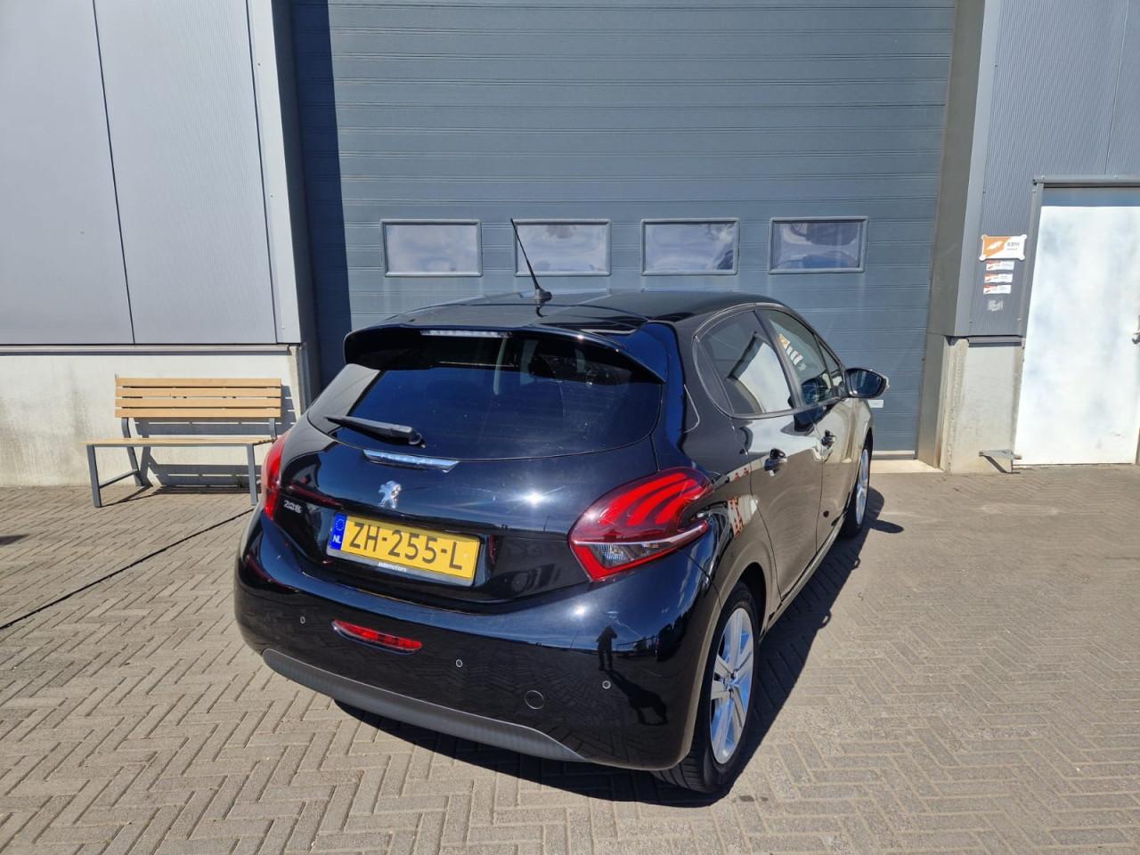 TE KOOP PEUGEOT 208 1.2 PURE TECH SIGNATURE EURO 6 EERSTE EIGENAAR