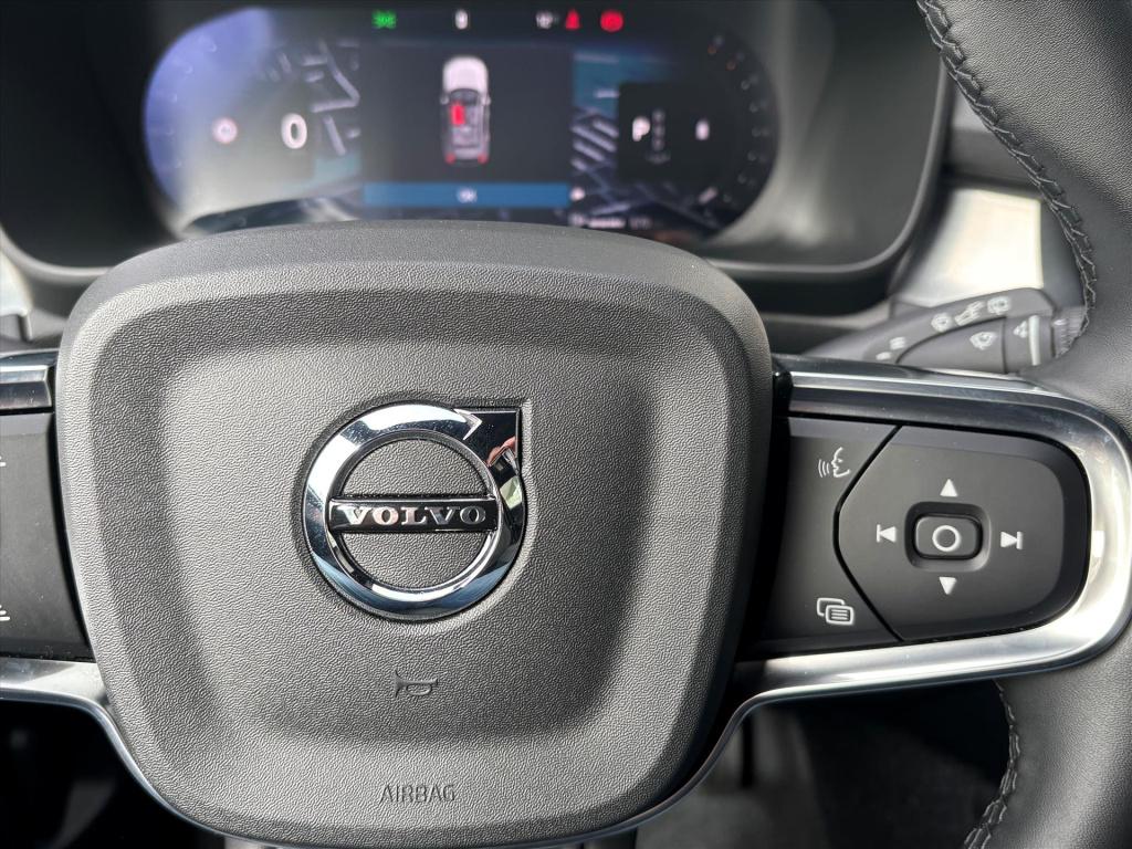 Volvo XC40 2.0 b4 b4 plus dark|stuur-stoel voorruitverwarm|blis| trekhaak| 