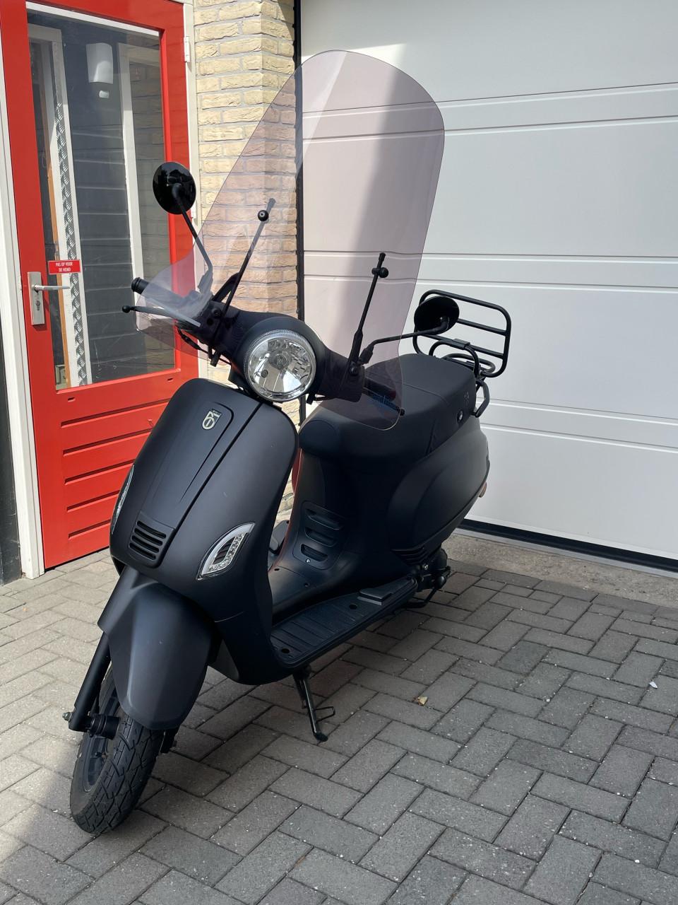 Scooter BTC Riva