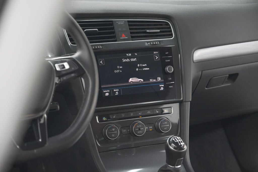 Volkswagen Golf 1.0 tsi 110pk highline | adaptieve cruise control | apple c