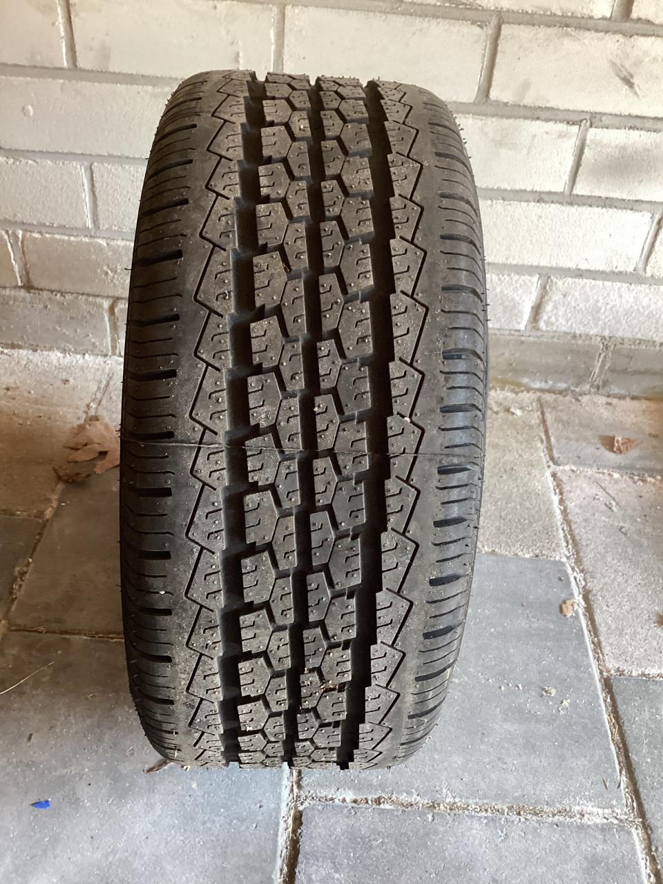 2x nieuwe aanhanger banden