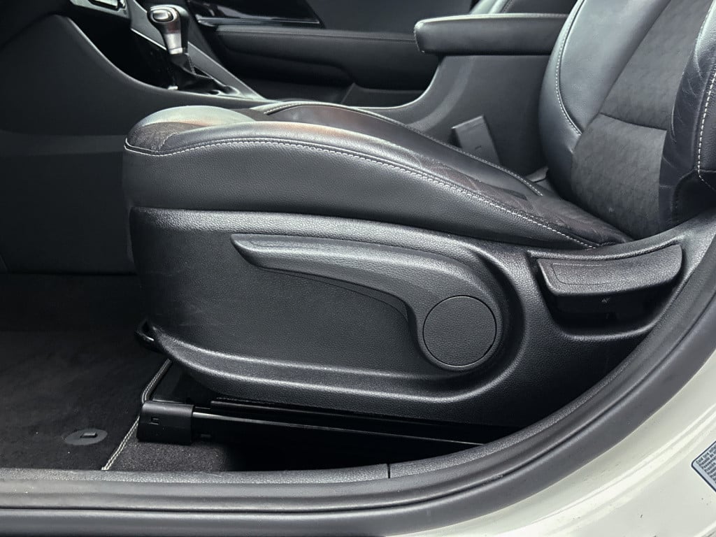 Kia Niro 1.6 gdi hybrid sportsline | trekhaak | 18 inch | half leder