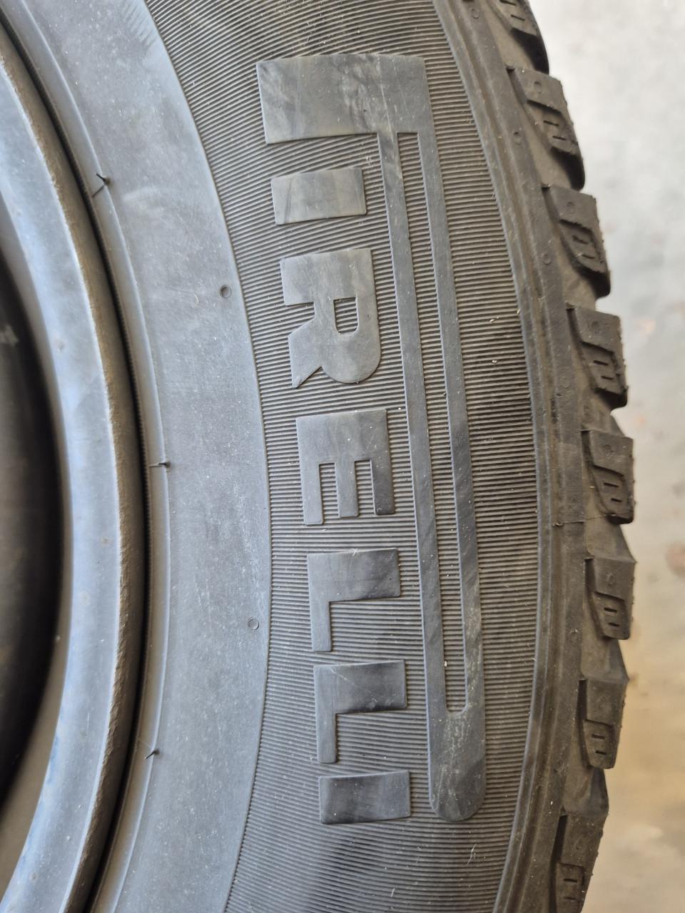 Stalen velg met winterband (4x) voor Skoda Octavia Station 1Z, 195/65R15