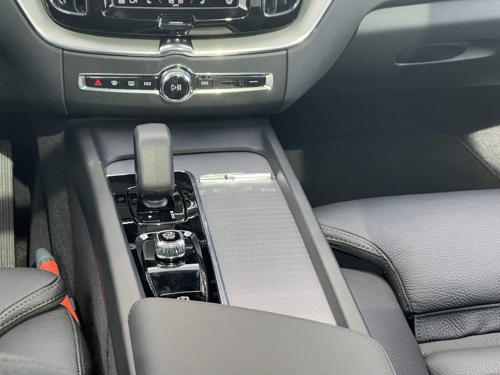 Volvo XC60 t6 398pk recharge ultra dark| panodak| 360camera| adap.cruise| t