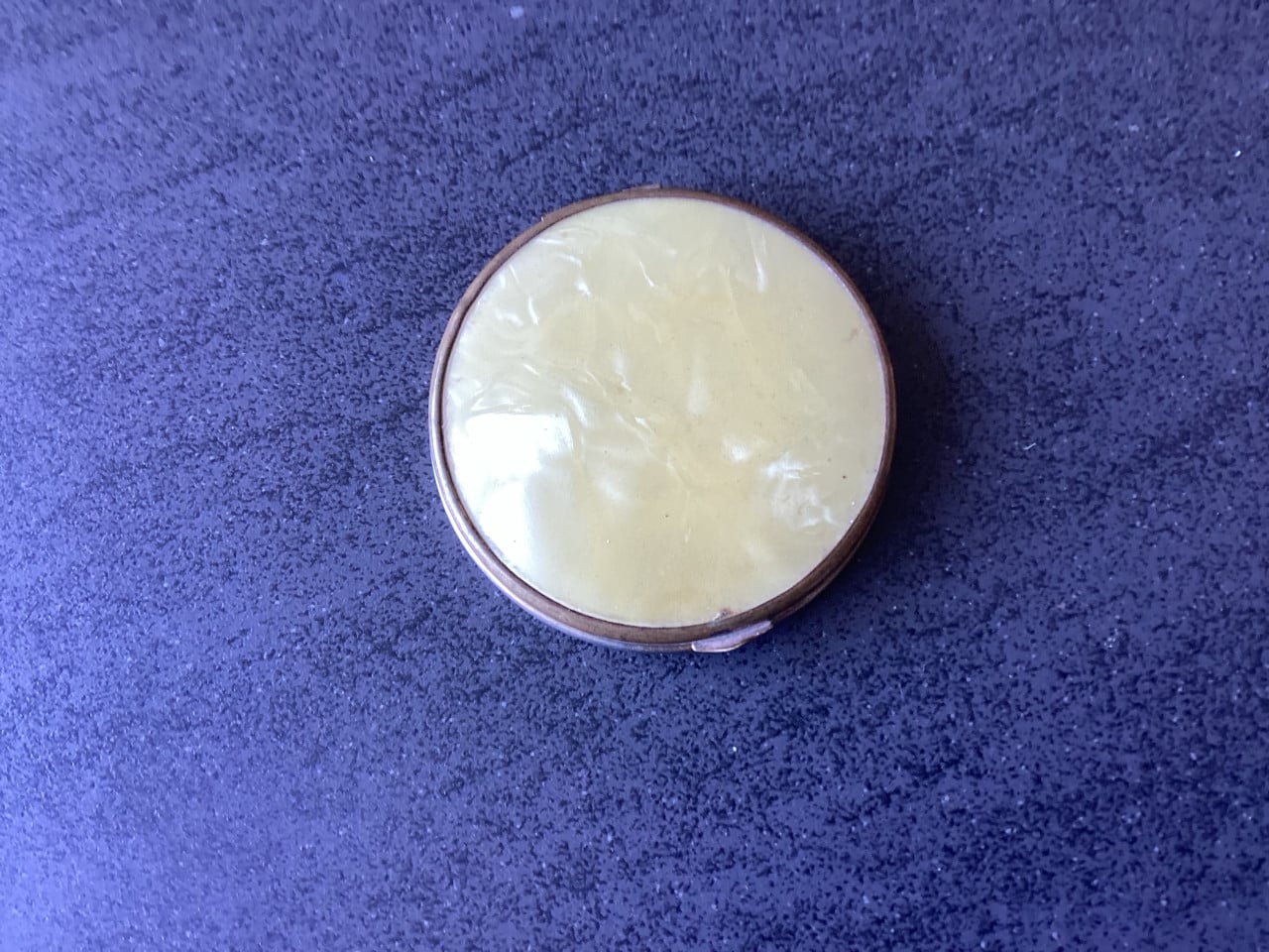 Vintage poederdoosjes. Aansteker. vergrootglas