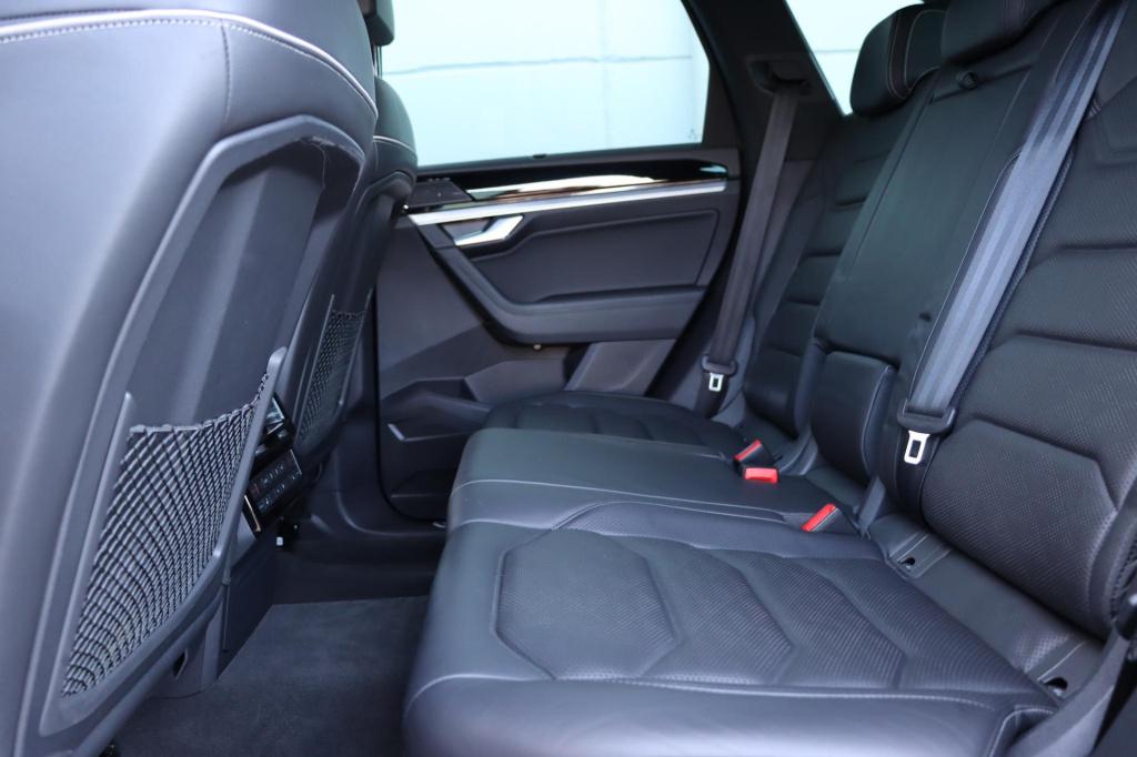 Volkswagen Touareg 3.0 tsi ehybrid 4motion elegance black style 380pk tiptr