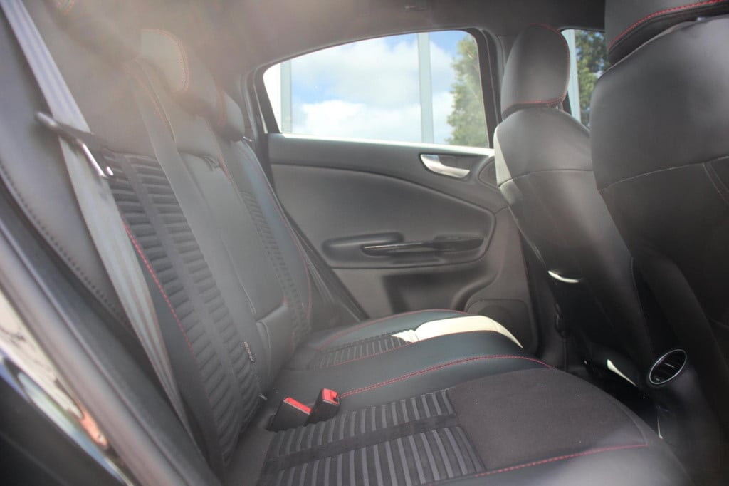 Alfa Romeo Giulietta 1.4 t turbo turismo - leder - cruise - clima - stoel v