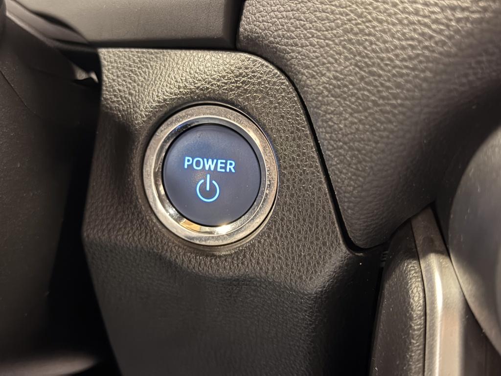 Toyota Rav4 2.5 hybrid awd bi-tone| jbl| achtr.camera| adapt.cruise