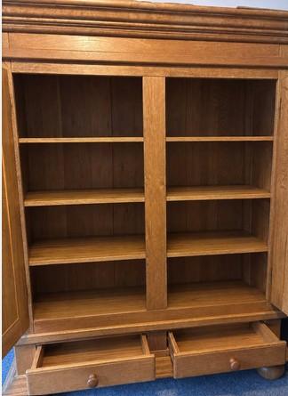 Blank eiken kast te Goes
