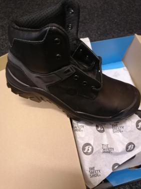 Bata hoge werkschoenen Maat 43 nieuw