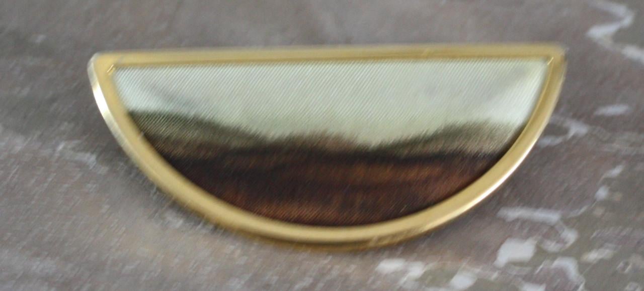 Goudkleurige broche met bruin tinten