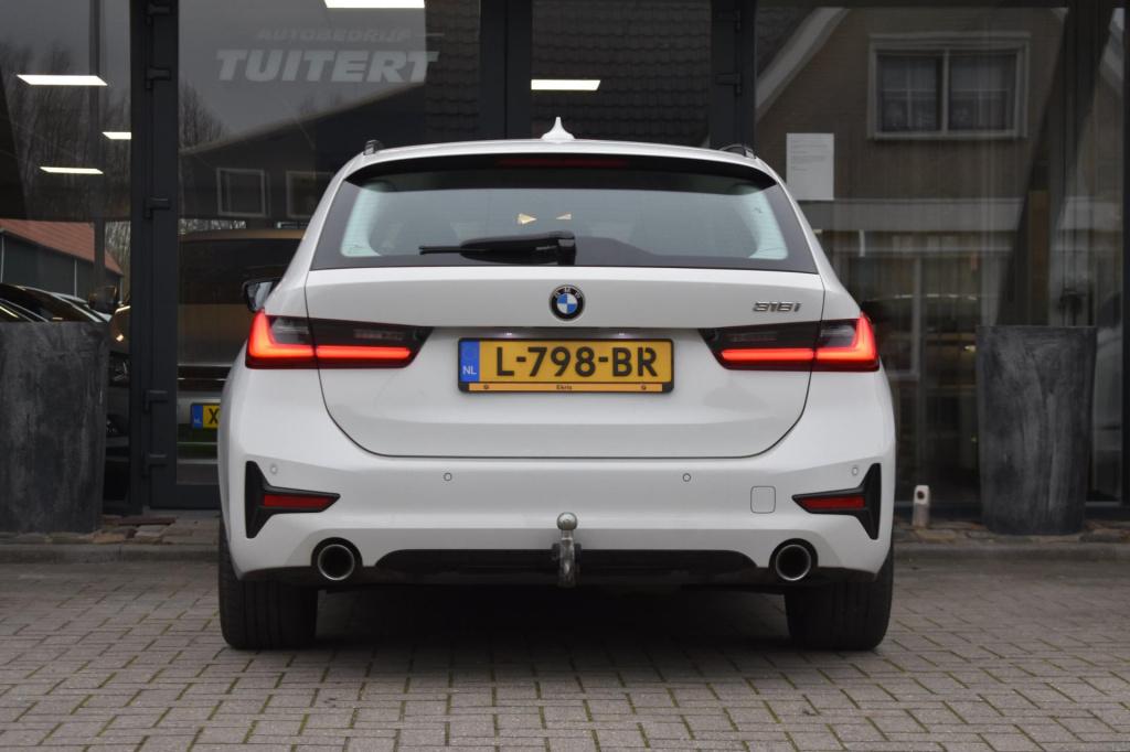 BMW 3-serie touring 318i high executive sport line | trekhaak | apple carpl