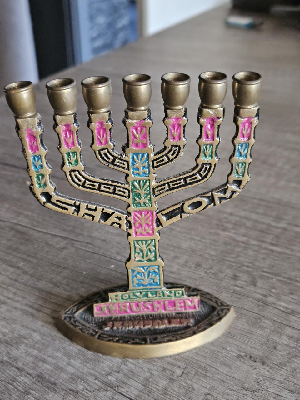 Mooie vintage zevenarmige menora van brons, text Jerusalem..