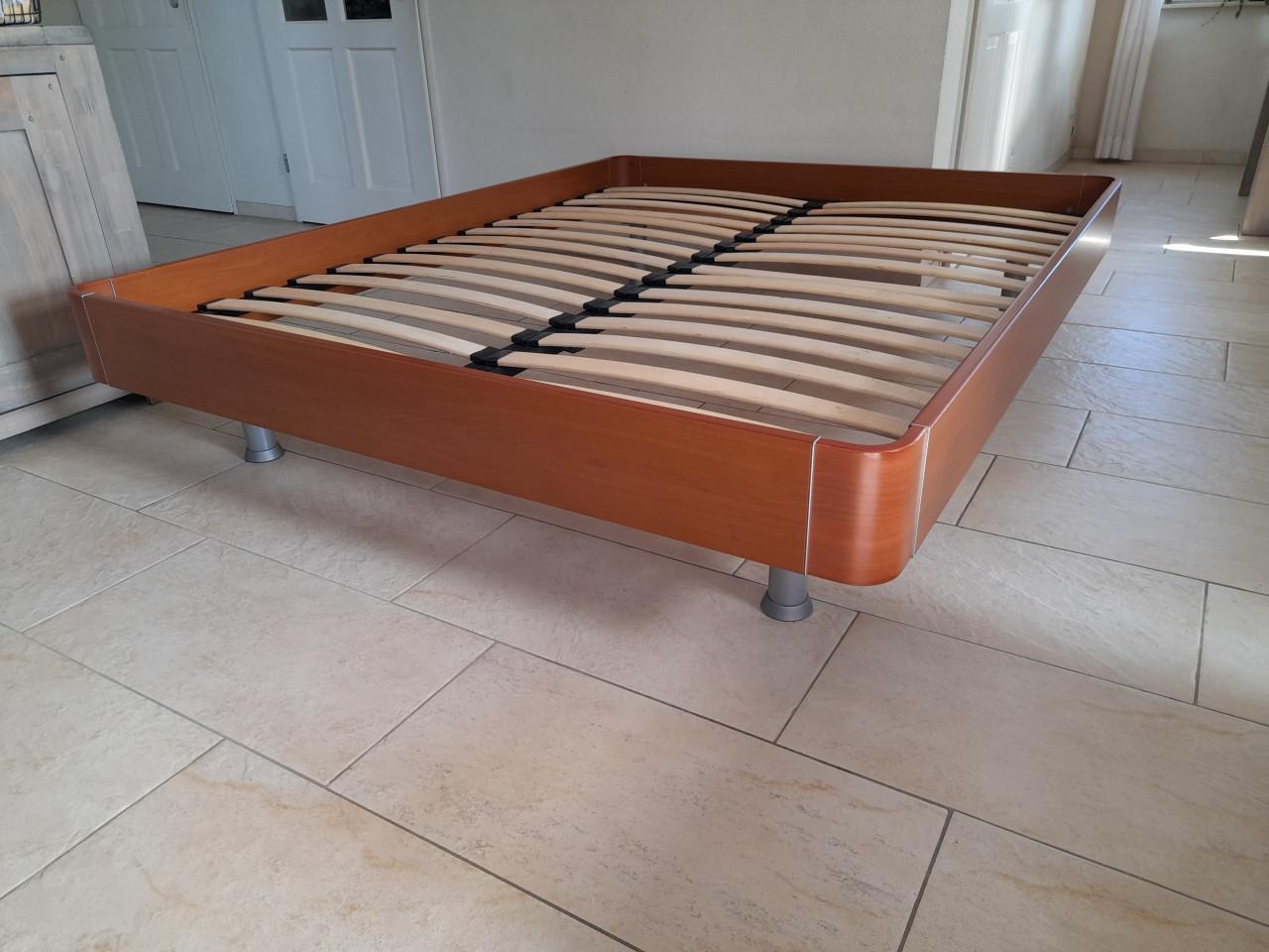 2 Persoons bed 160 x 200 (in goede staat )