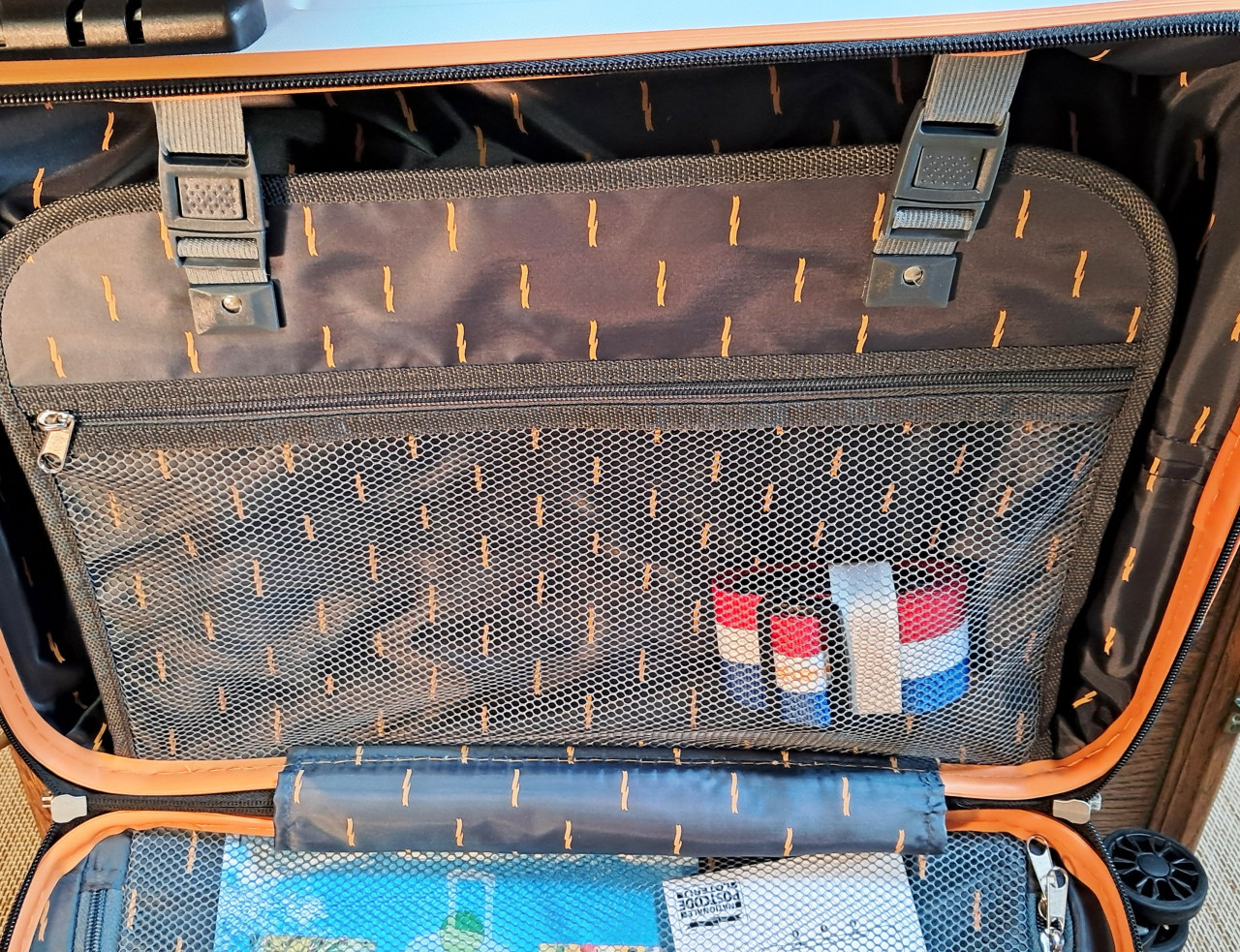Nieuwe hippe compacte rolkoffer met zwenkwieltjes en slot