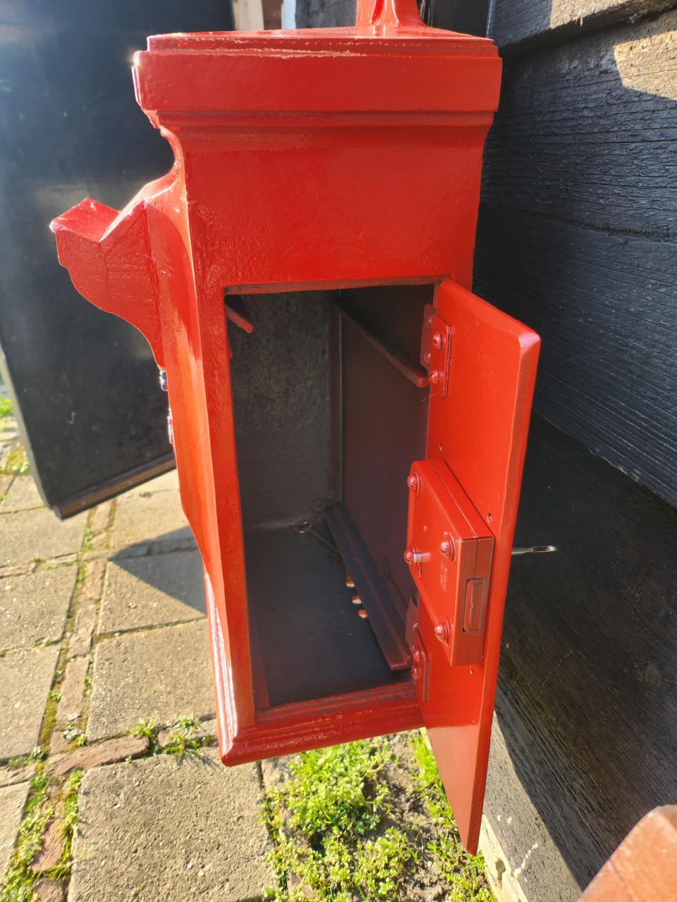 Gietijzeren brievenbus