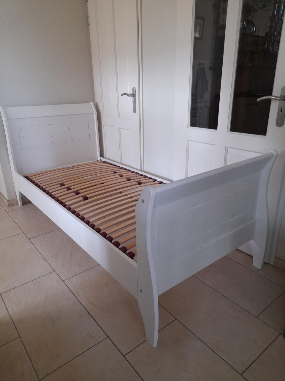 Mooi 1persoons bed (in goede nette staat ) 90 x 200