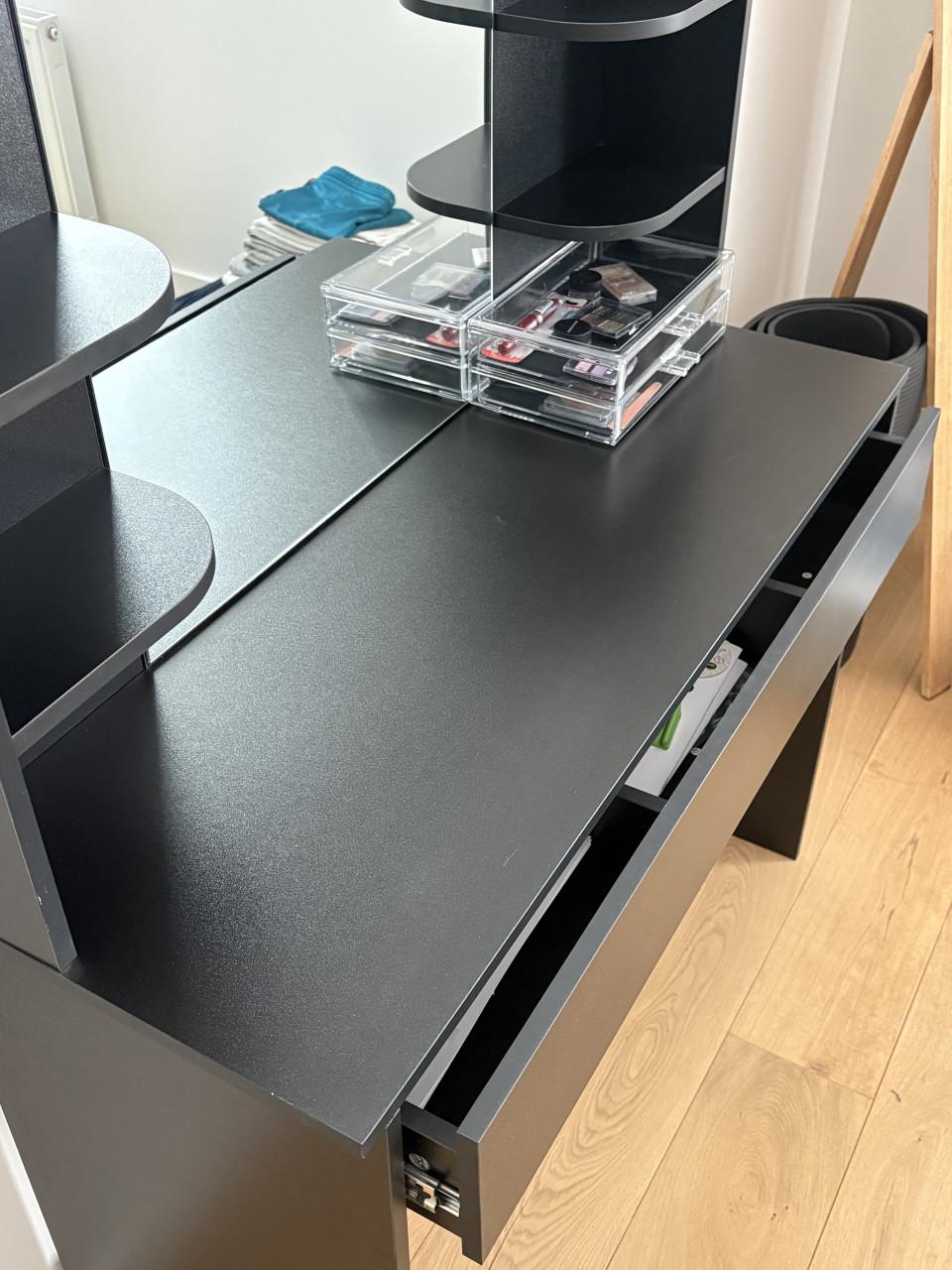 Zwarte kaptafel zo goed als nieuw