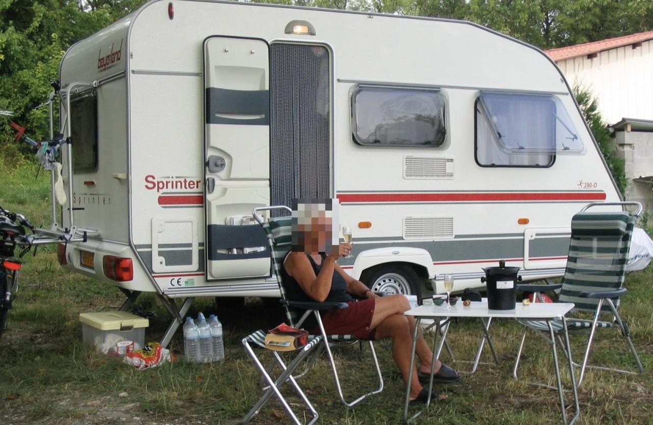 Te koop Beyerland caravan, 390-D sprinter LX (type 403b)