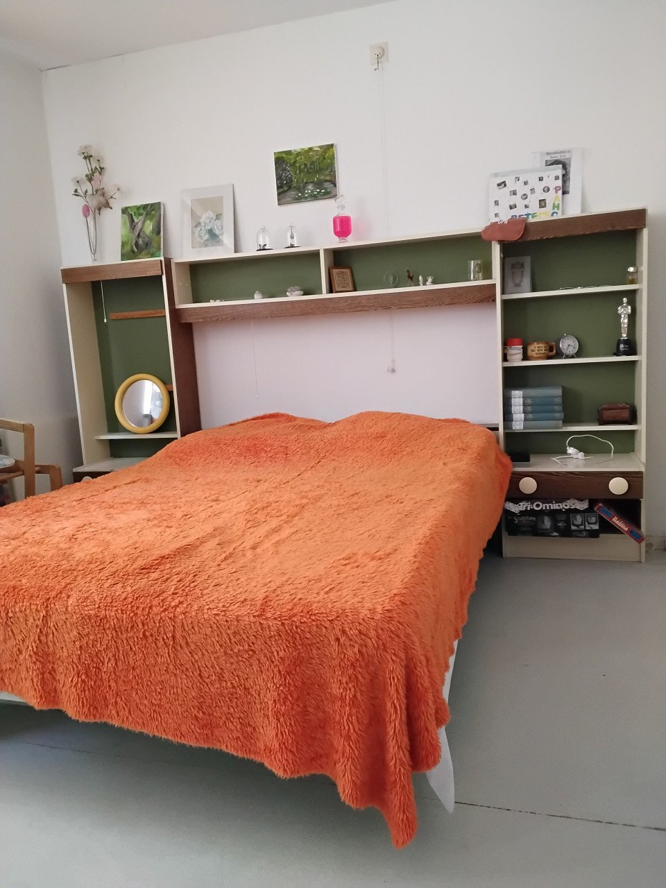 Vintage bed met ombouw