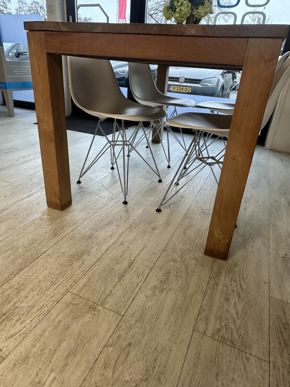 Tafel massief hout 180 x 90 cm in hele goede staat