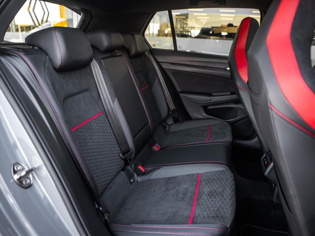 Volkswagen Golf 2.0 tsi 300pk 7-dsg gti clubsport automaat | panoramadak | 