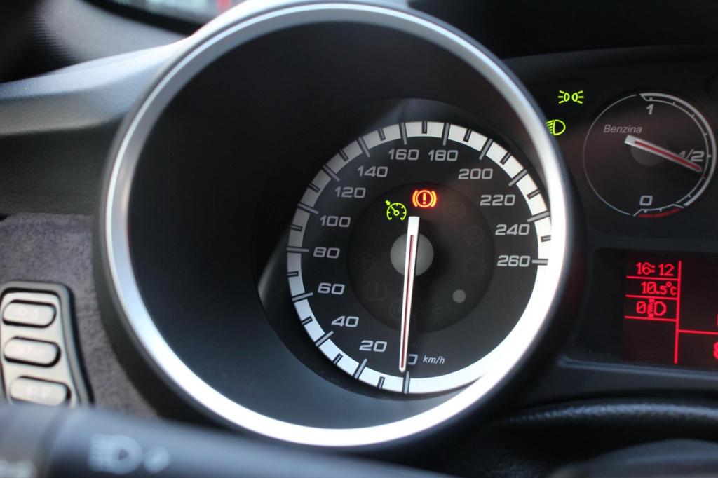 Alfa Romeo Giulietta 1.4 t turbo turismo - leder - sportiva - stoel verw - 