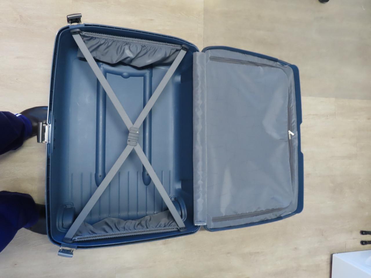 Grote Samsonite koffer €.70,00 Code: 1910 Flite comfort Kleur: Blauw Diep: