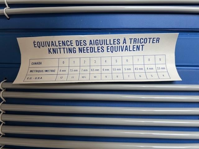 Map met breinaalden.