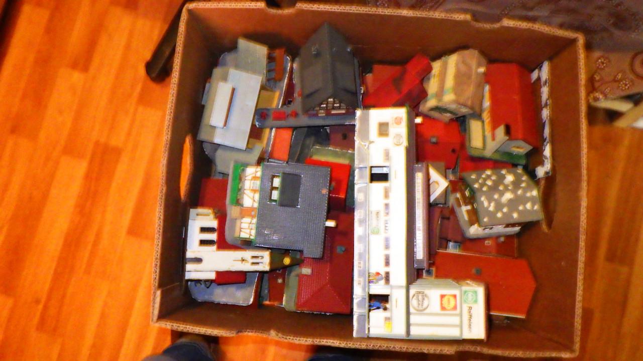 Huisjes voor modelspoorbaan en houten bouwpakket