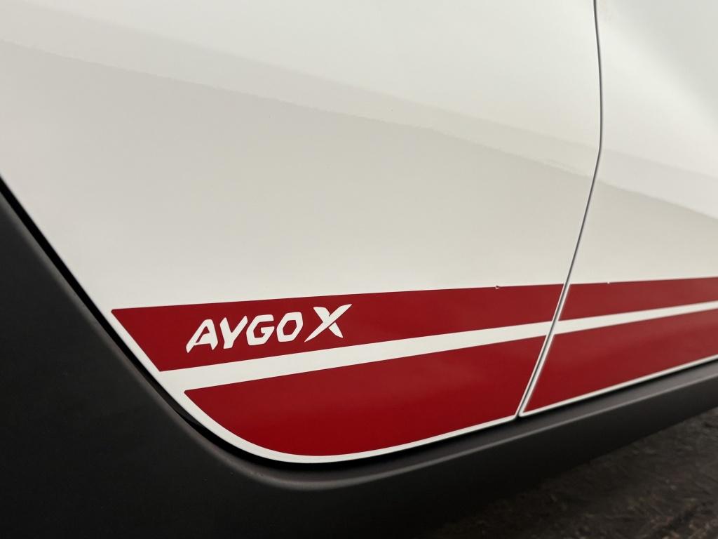 Toyota Aygo x 1.0 vvt-i mt play | camera | apple carplay |