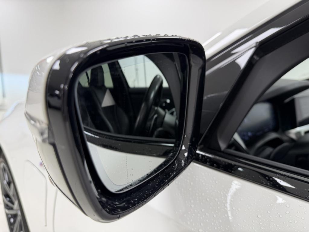 BMW 3-serie 330e m-sport | schuif/kanteldak | trekhaak | 360 camera |