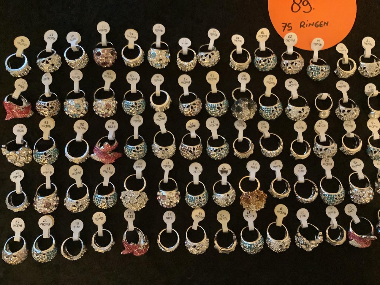 Partij mooie nieuwe ringen. ( partij 89)